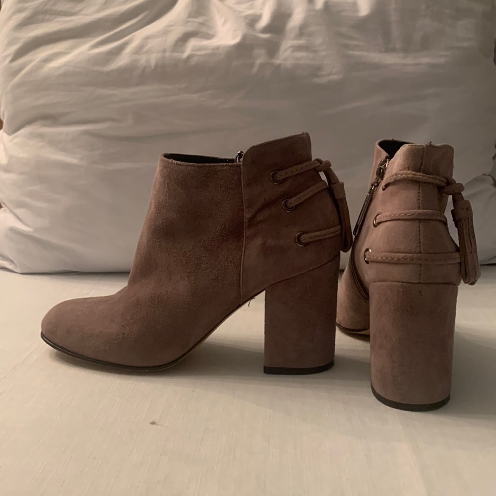 Rachel Zoe women’s grey suede booties size 7